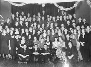 Grønvold Idrettslag holder fest på Klosterheim ca. 1936.